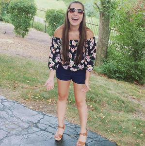 Meet your Posher, Adriana